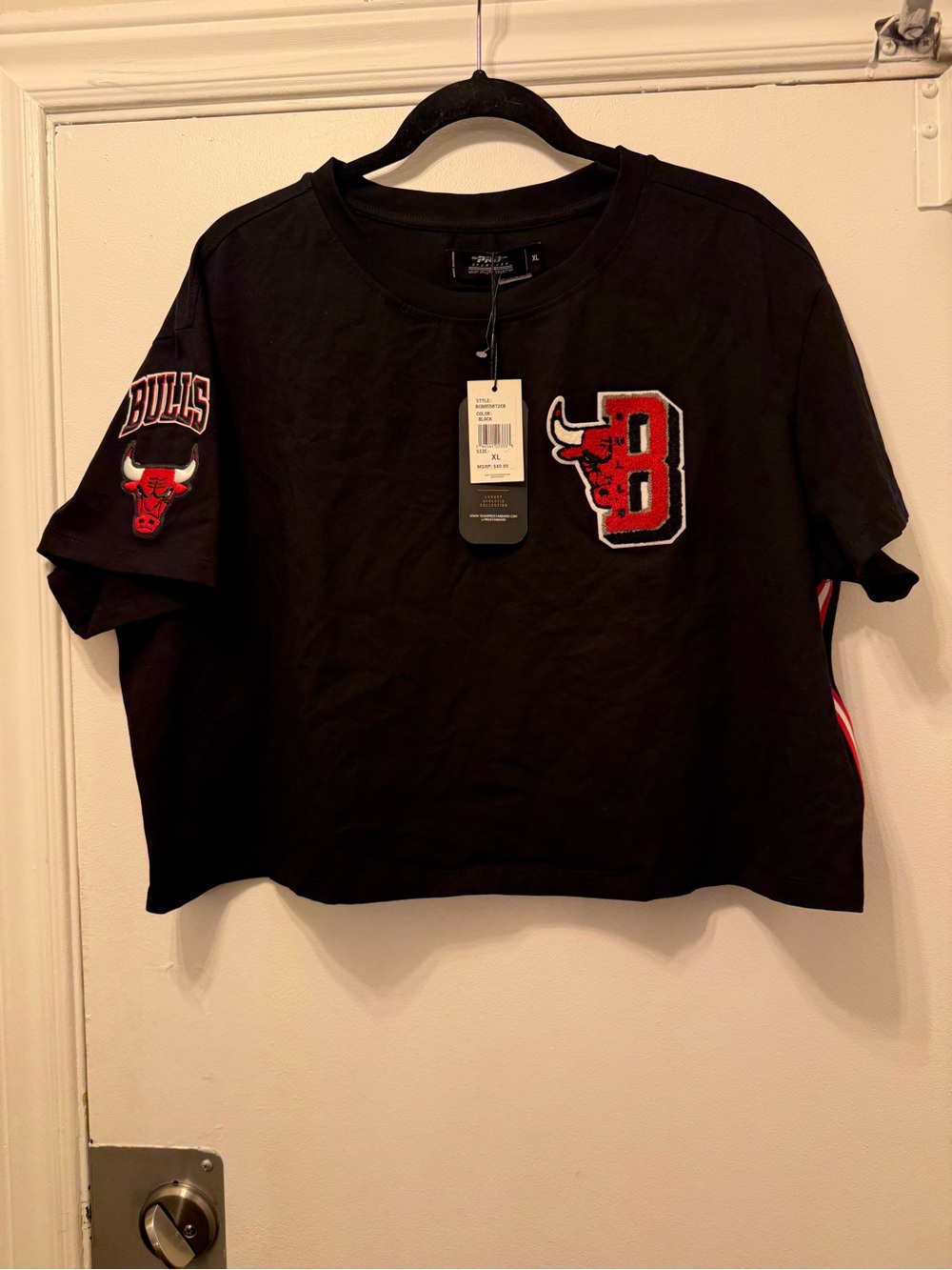 Chicago Bulls Logo Patch Cropped Tee NBA luxury athletic collection